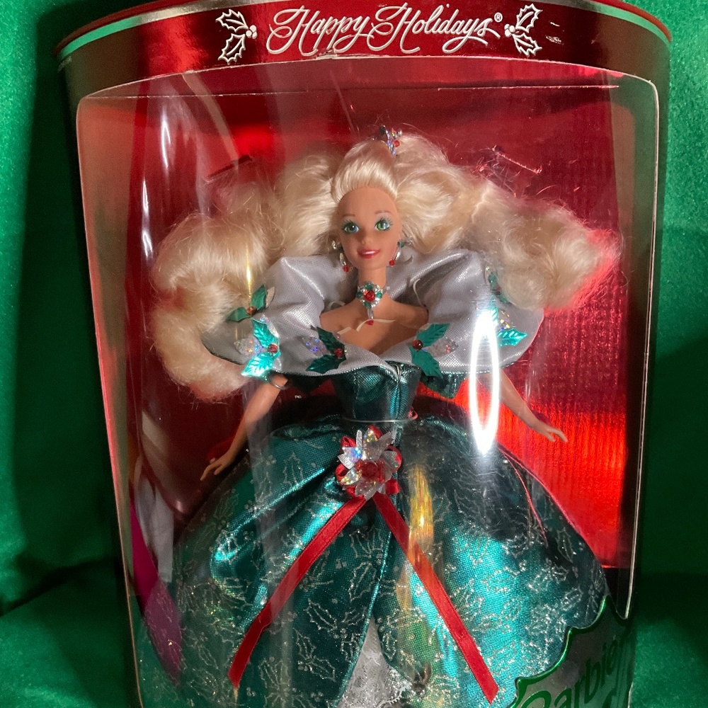 Vintage 1995 Barbie “HAPPY Holidays Barbie NRFB  Ex Condition